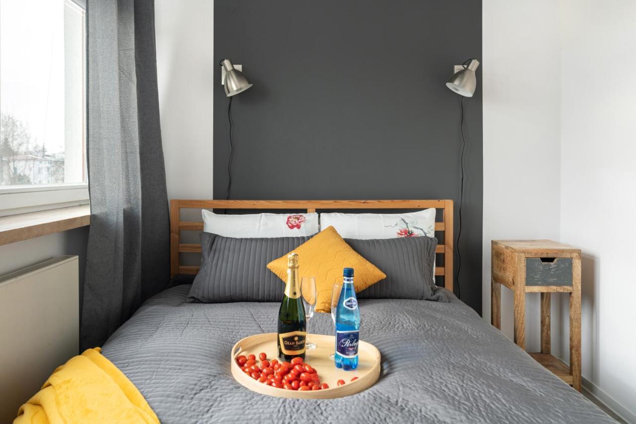 ורשה Superapart Wilanowska Apt 20 "Pet-Friendly 1Br Home With Patio מראה חיצוני תמונה