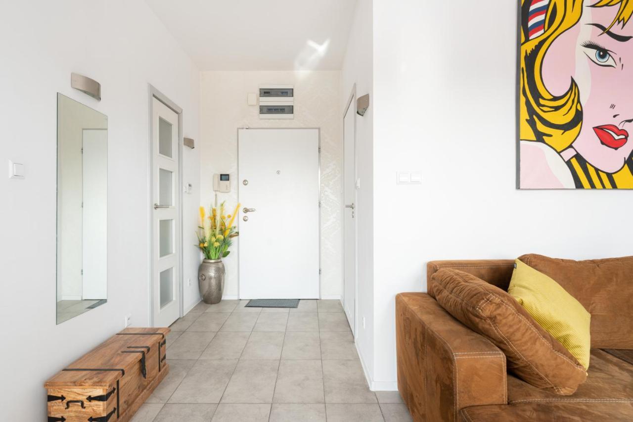 ורשה Superapart Wilanowska Apt 20 "Pet-Friendly 1Br Home With Patio מראה חיצוני תמונה